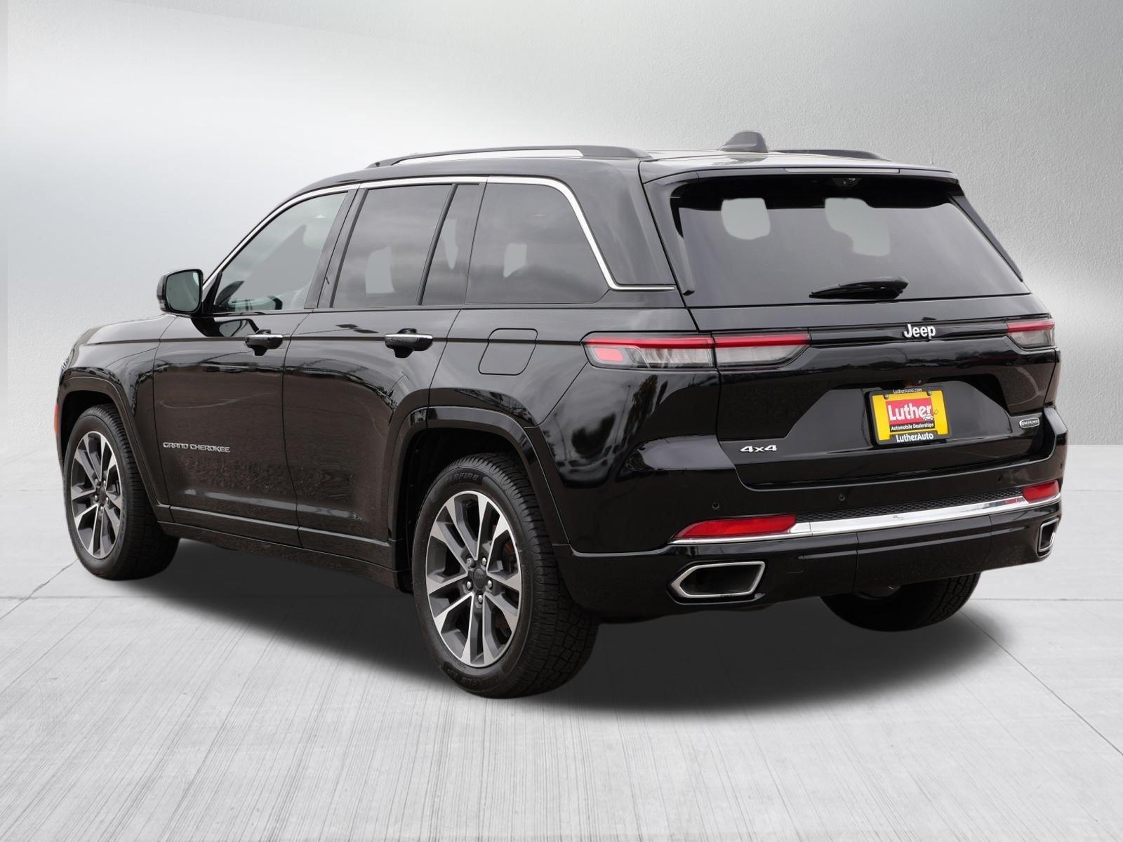 Used 2022 Jeep Grand Cherokee Overland w/ Luxury Tech Group IV AWD/4WD image 5