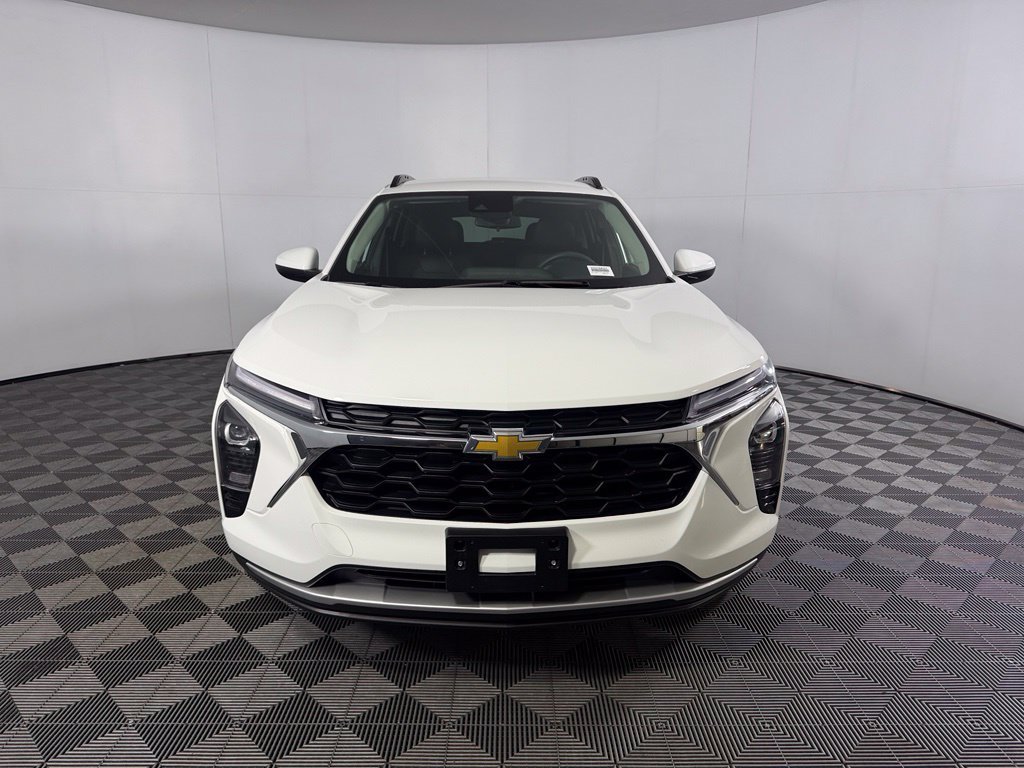 Used 2025 Chevrolet Trax LT FWD image 4