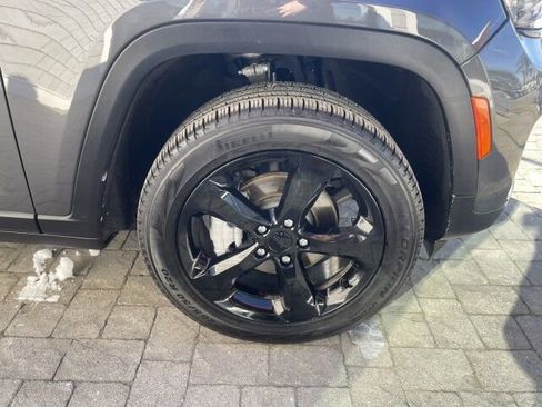 Used 2024 Jeep Grand Cherokee Limited w/ Black Appearance Package image 39