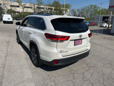 Used 2017 Toyota Highlander XLE image 3