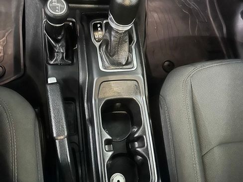 Used 2022 Jeep Gladiator Willys image 18