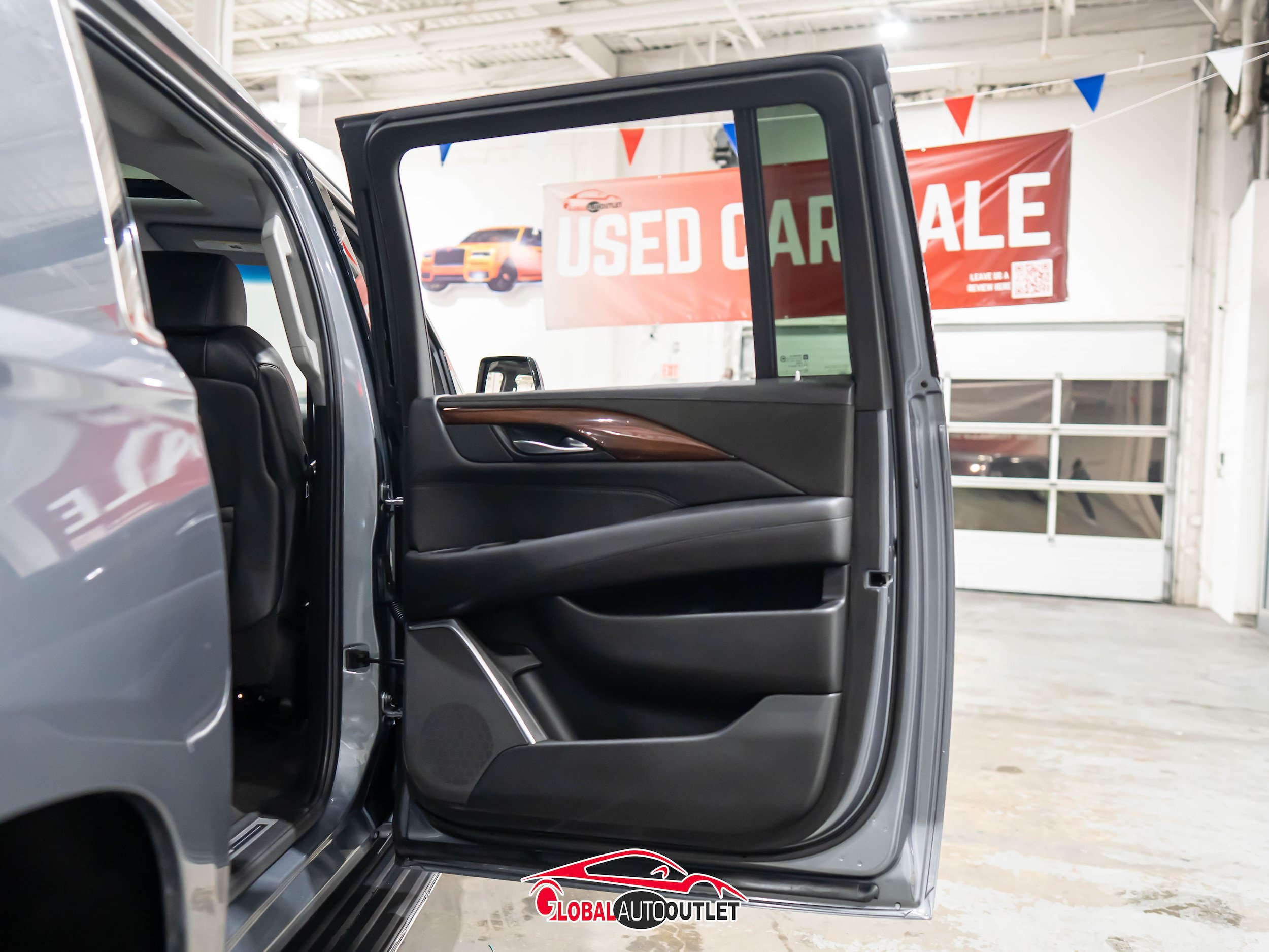 Used 2019 Cadillac Escalade ESV Luxury AWD/4WD image 44