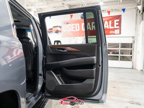 Used 2019 Cadillac Escalade ESV Luxury image 44
