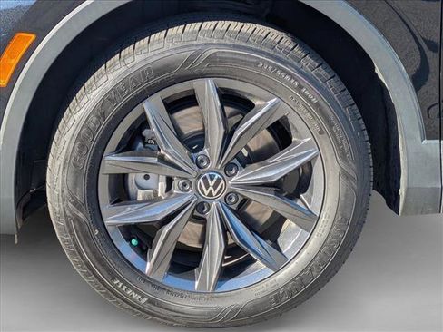 Used 2023 Volkswagen Tiguan SE image 24