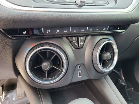 Used 2022 Chevrolet Blazer LT FWD image 20