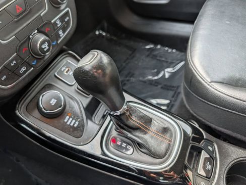 Used 2019 Jeep Compass Limited image 24