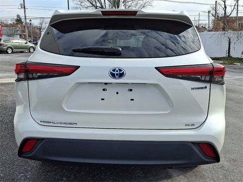 Certified 2021 Toyota Highlander XLE image 5