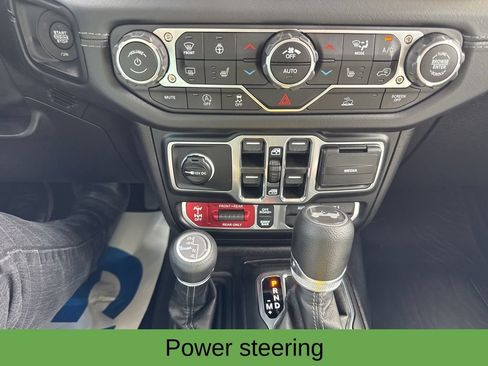 Used 2025 Jeep Wrangler Unlimited Rubicon w/ Convenience Group AWD/4WD image 17