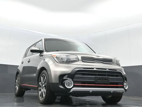 Used 2019 Kia Soul ! FWD image 5