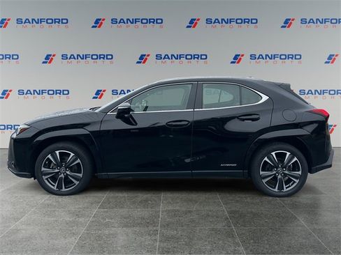 Used 2022 Lexus UX 250h w/ Premium Package image 2