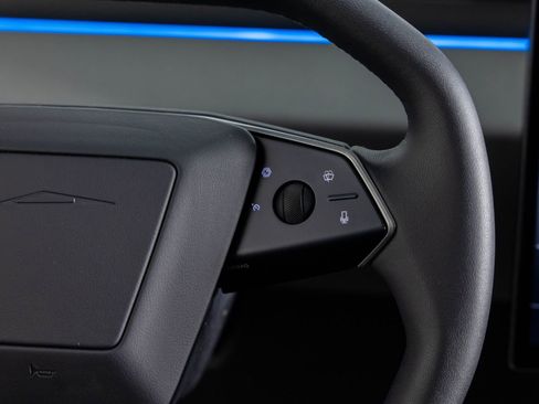 Used 2024 Tesla Cybertruck AWD Crew Cab image 31