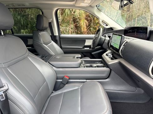 Certified 2025 Ford Expedition Active image 29