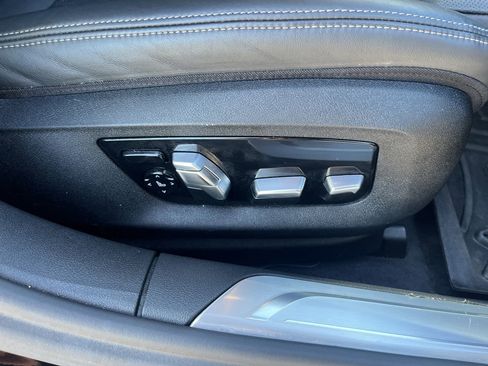 Used 2021 BMW 740i w/ Premium Package image 38