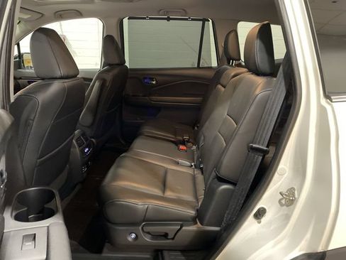 Used 2018 Honda Pilot Touring image 17