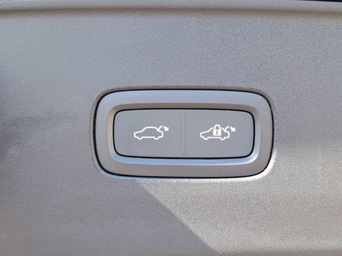 Used 2025 Volvo EX90 Ultra image 32