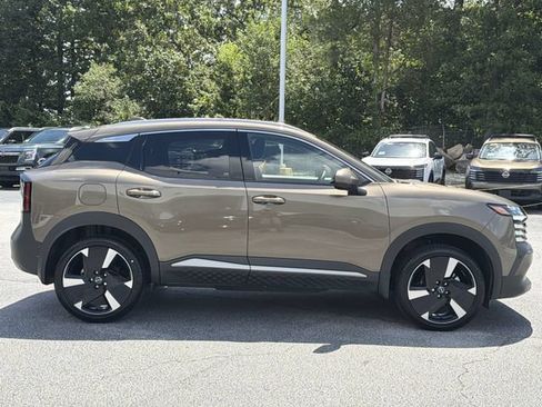 Used 2025 Nissan Kicks SR FWD image 5
