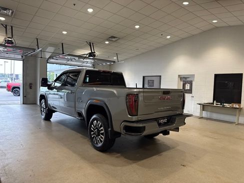 Used 2024 GMC Sierra 3500 AT4 w/ Technology Package AWD/4WD image 5