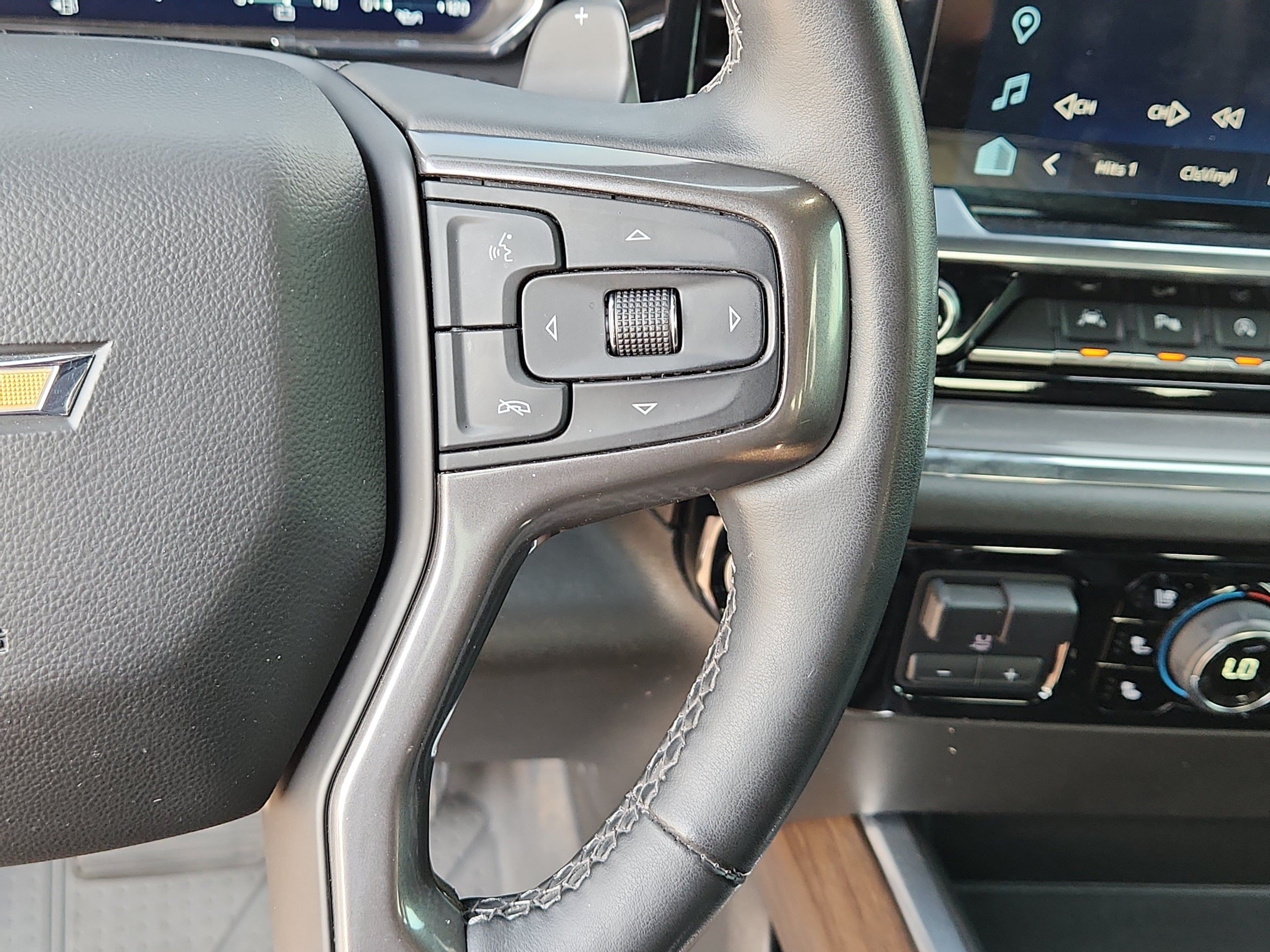 Used 2023 Chevrolet Silverado 1500 High Country w/ High Country Premium Package AWD/4WD image 17