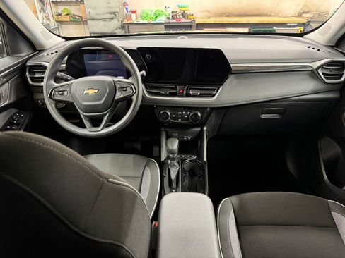 Used 2025 Chevrolet TrailBlazer LT AWD/4WD image 17