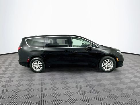 Certified 2024 Chrysler Pacifica Touring-L FWD image 13