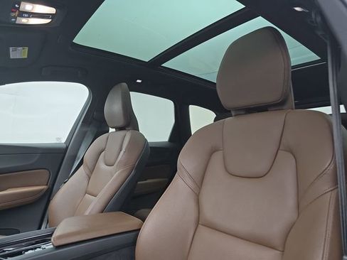 Used 2023 Volvo XC60 B5 Plus image 39