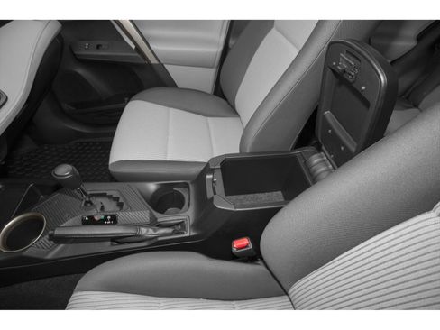 Used 2015 Toyota RAV4 LE AWD/4WD image 12