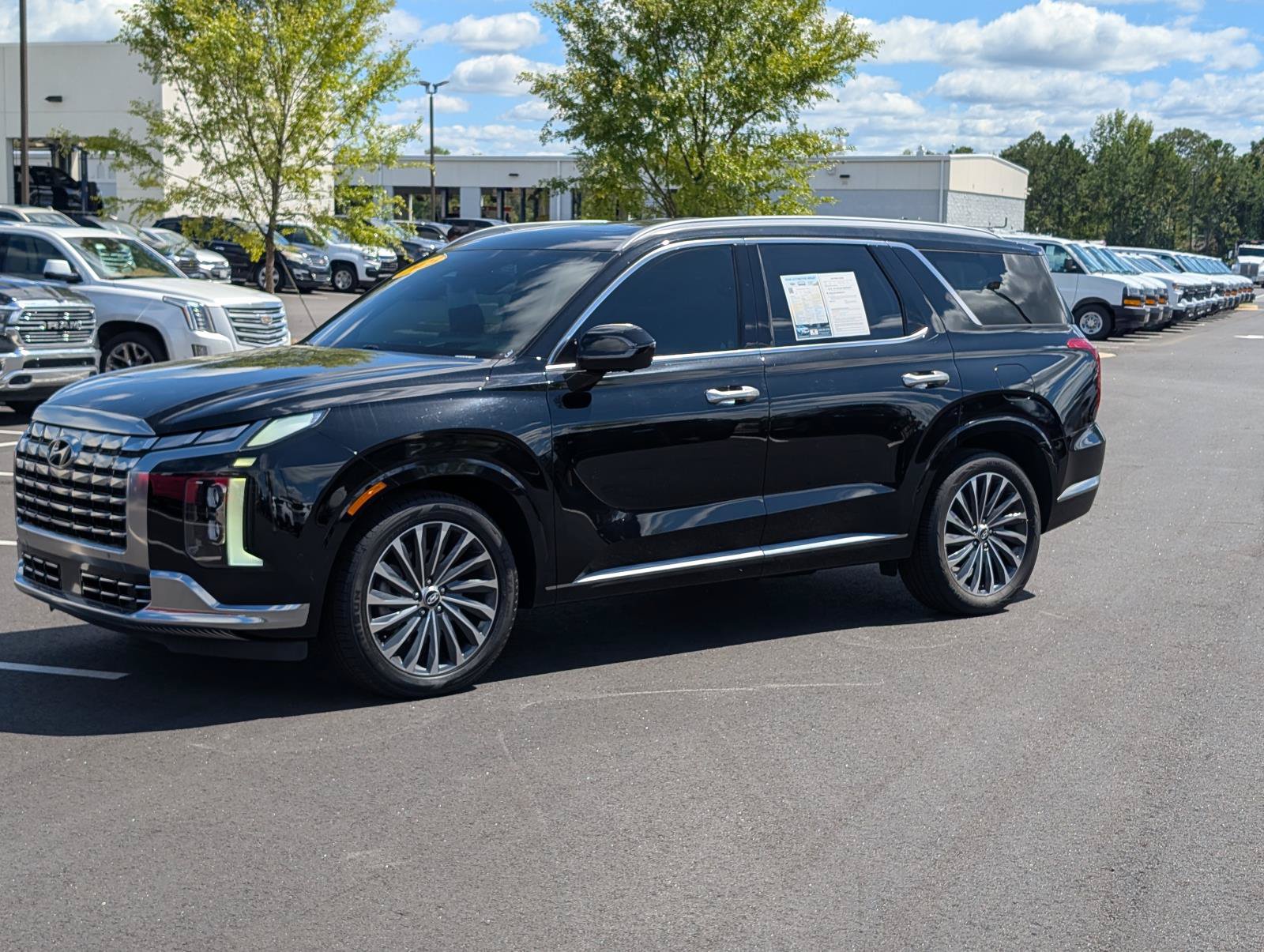 Used 2023 Hyundai Palisade Calligraphy w/ Cargo Package AWD/4WD image 2