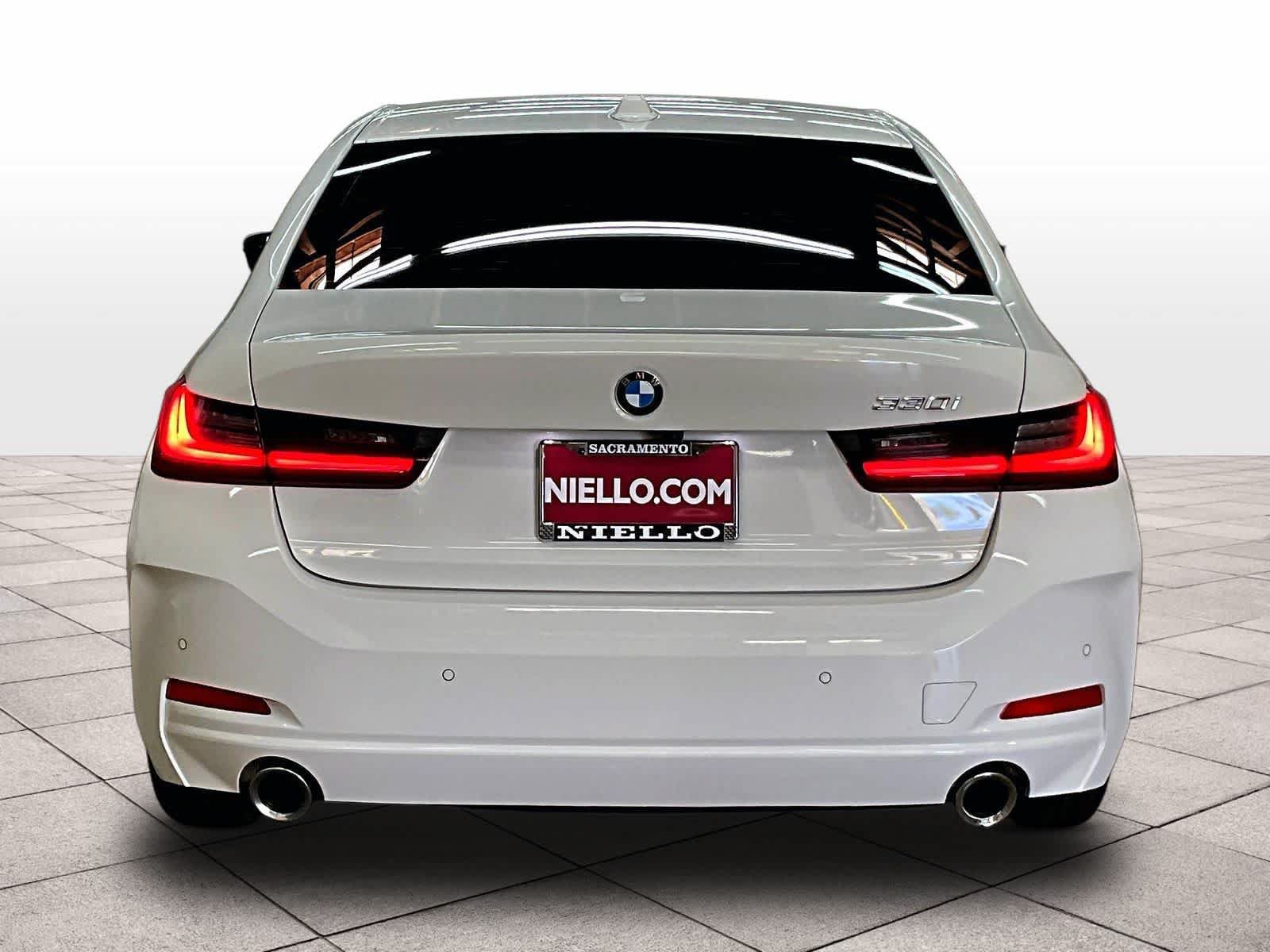 Used 2025 BMW 330i Sedan w/ Convenience Package RWD image 8