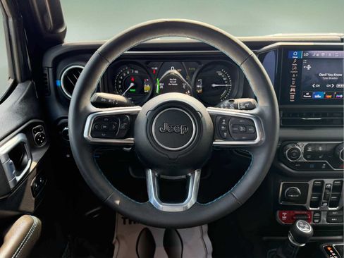 Used 2024 Jeep Wrangler High Altitude AWD/4WD image 29