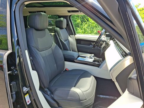 Used 2024 Land Rover Range Rover Long Wheelbase SE AWD/4WD image 3