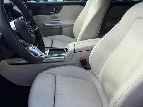 Used 2025 Mercedes-Benz GLA 250 image 10