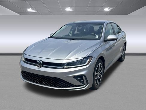 Used 2025 Volkswagen Jetta SE FWD image 7