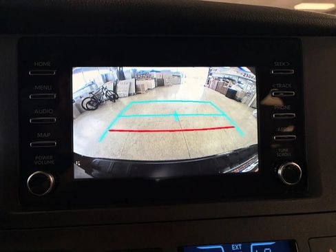 Used 2020 Toyota Sienna L FWD image 33