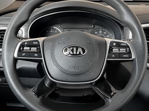 Used 2019 Kia Sorento AWD V6 image 18