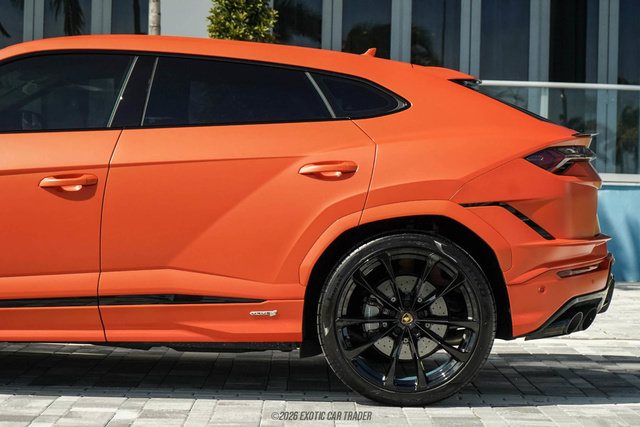Used 2024 Lamborghini Urus S AWD/4WD image 4