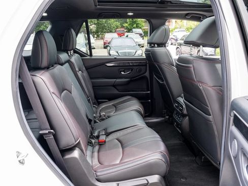 Used 2025 Honda Pilot Black Edition image 30