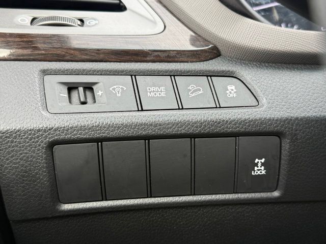 Used 2017 Hyundai Santa Fe Sport AWD/4WD image 24