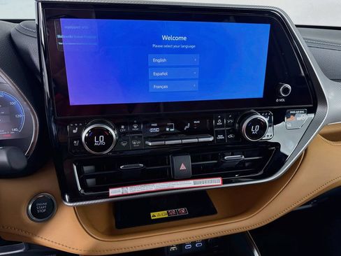 New 2026 Toyota Highlander Platinum AWD/4WD image 18