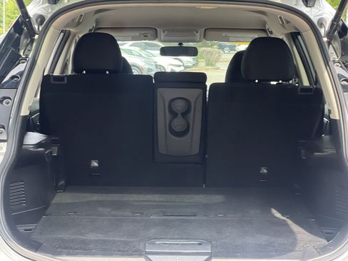 Used 2018 Nissan Rogue SV FWD image 19
