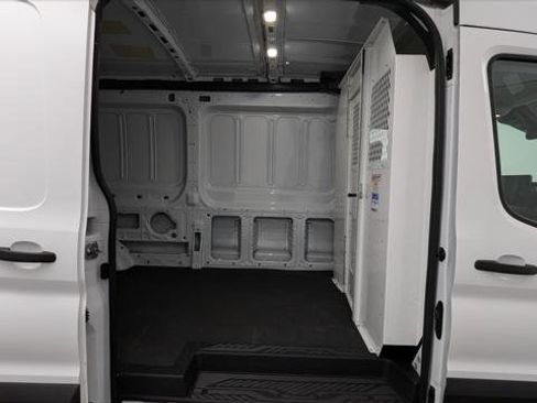Used 2022 Ford E-Transit Medium Roof image 17