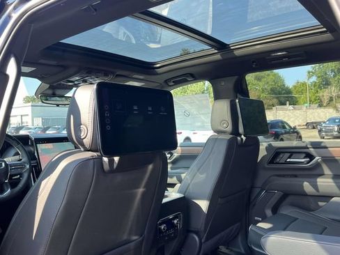 New 2026 GMC Yukon Denali w/ Denali Reserve Package AWD/4WD image 12