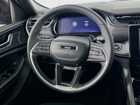 Used 2023 Jeep Grand Cherokee L Laredo image 18