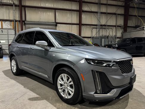 Used 2022 Cadillac XT6 Luxury image 2