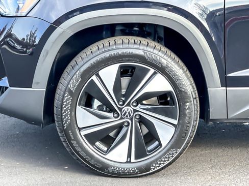 New 2026 Volkswagen Taos SE image 24