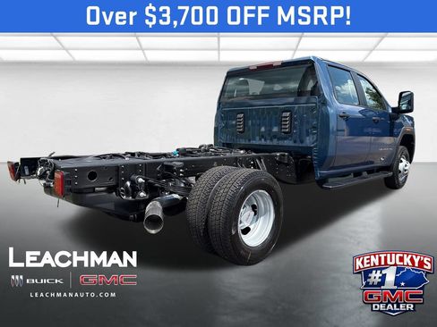 New 2026 GMC Sierra 3500 Pro AWD/4WD image 3