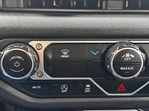 Certified 2025 Jeep Wrangler Sport AWD/4WD image 33