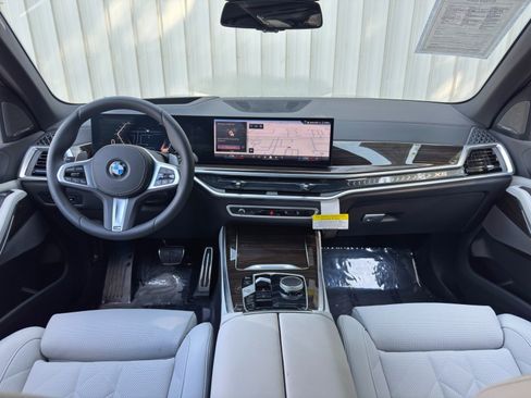 Used 2026 BMW X5 sDrive40i w/ M Sport Package RWD image 13