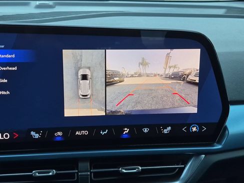 Used 2024 Chevrolet Equinox EV LT FWD image 19