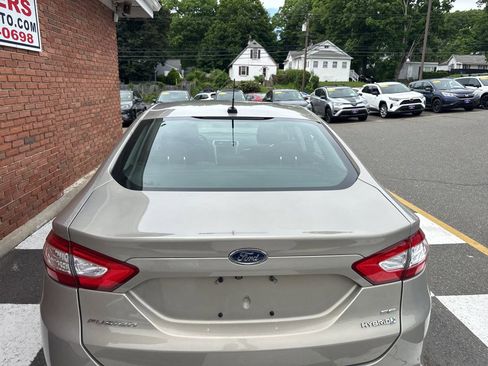 Used 2015 Ford Fusion SE w/ Equipment Group 502A FWD image 8