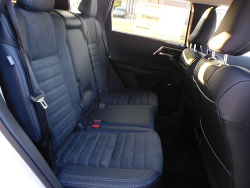 New 2025 Mitsubishi Outlander SE image 27